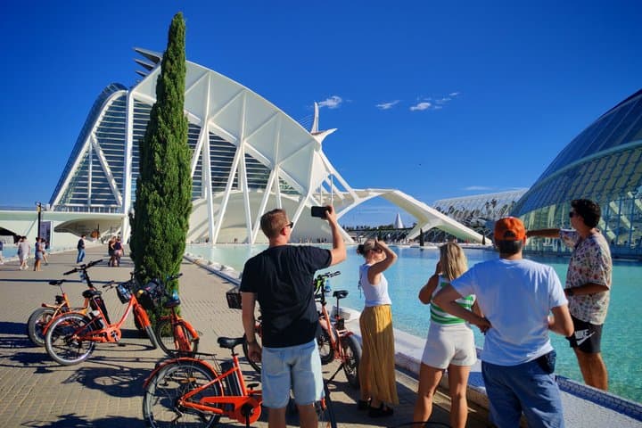 Valencia City Highlights in Guided Bike or E-Bike Tour